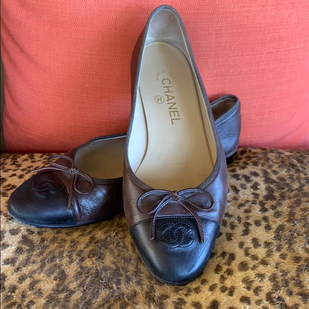CHANEL  ballet flats.